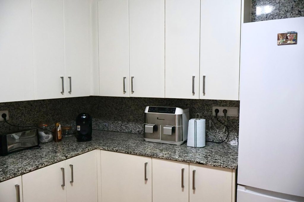 Modern fitted kitchen with granite worktops